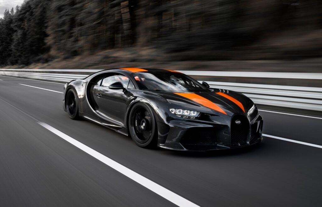 The Bugatti Chiron Super Sport 300+ represents the pinnacle of speed, engineering and exclusivity, becoming a global benchmark in the hypercar investment market and one of the most valuable Bugatti models in the secondary market.